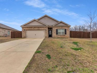 475 LILLY DR, Oakland, TN 38060