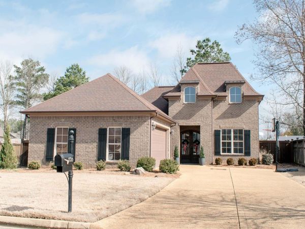 1726 Summer Lake Dr., Tupelo, MS 38801