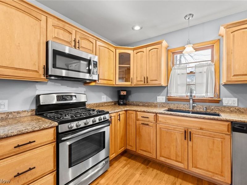 22 Youtz Avenue , Akron, OH 44301 Photo 8