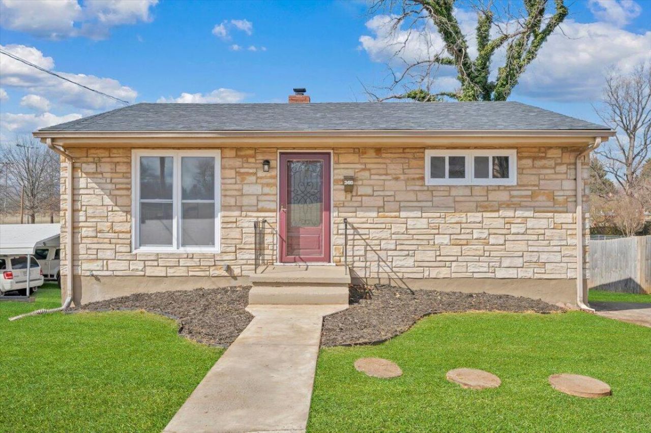 2410 Avalon Ave Nw, Roanoke, VA 24012 Main Photo