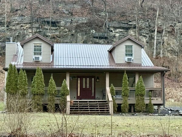 1637 Daybrook Road, Fairview, WV 26570