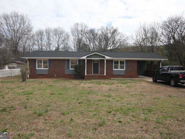 302 Strawberry Lane SE, Lindale, GA 30147