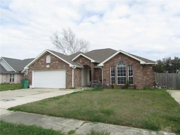 10 RIDGEWOOD Drive, LaPlace, LA 70068