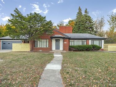 17240 Pontchartrain Blvd, Detroit, MI 48203