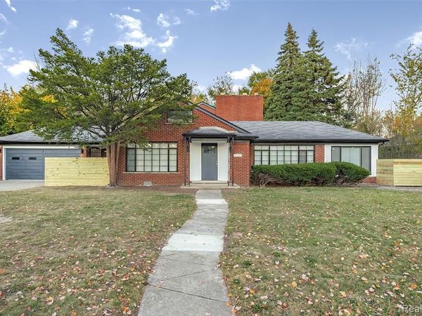 17240 Pontchartrain Blvd, Detroit, MI 48203