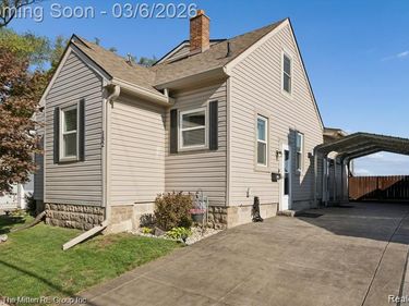 132 N Liberty Street, Belleville, MI 48111