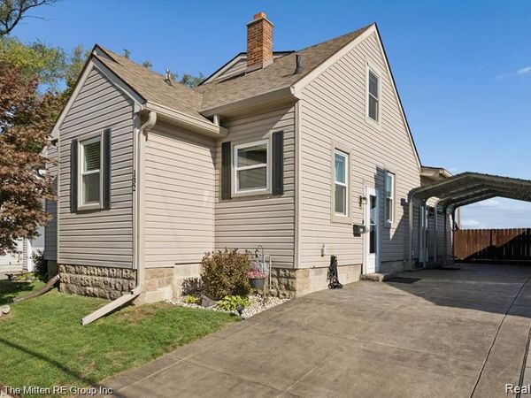 132 N Liberty Street, Belleville, MI 48111