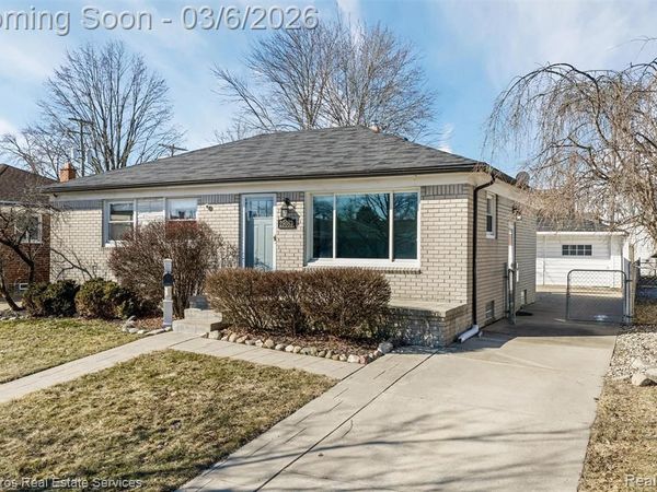25083 Arlington Street, Roseville, MI 48066