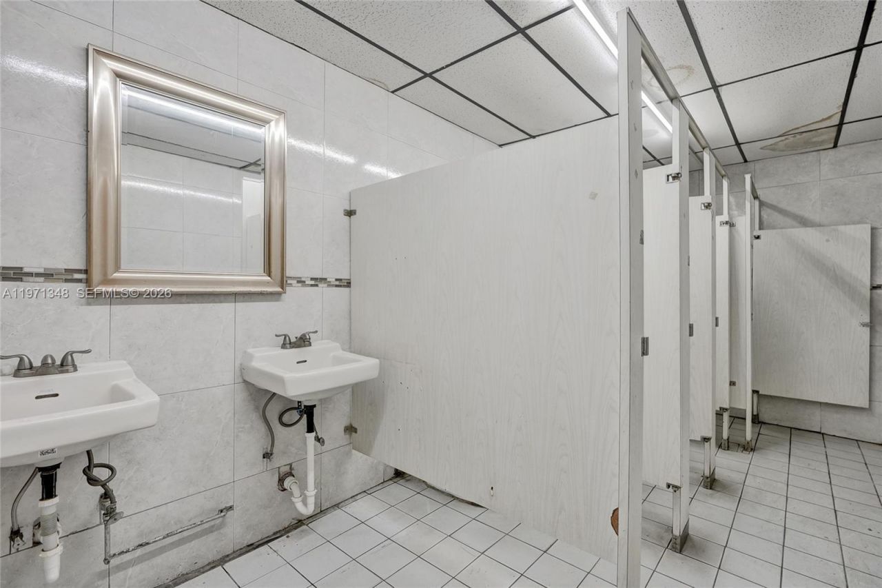 2990 W Sunrise Blvd, Fort Lauderdale, FL 33311 Photo