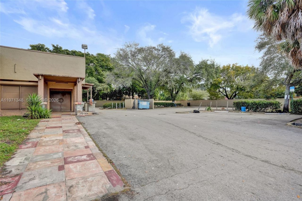 2990 W Sunrise Blvd, Fort Lauderdale, FL 33311 Photo