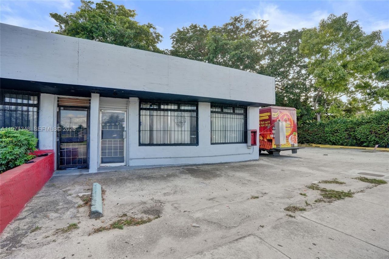 2990 W Sunrise Blvd, Fort Lauderdale, FL 33311 Photo