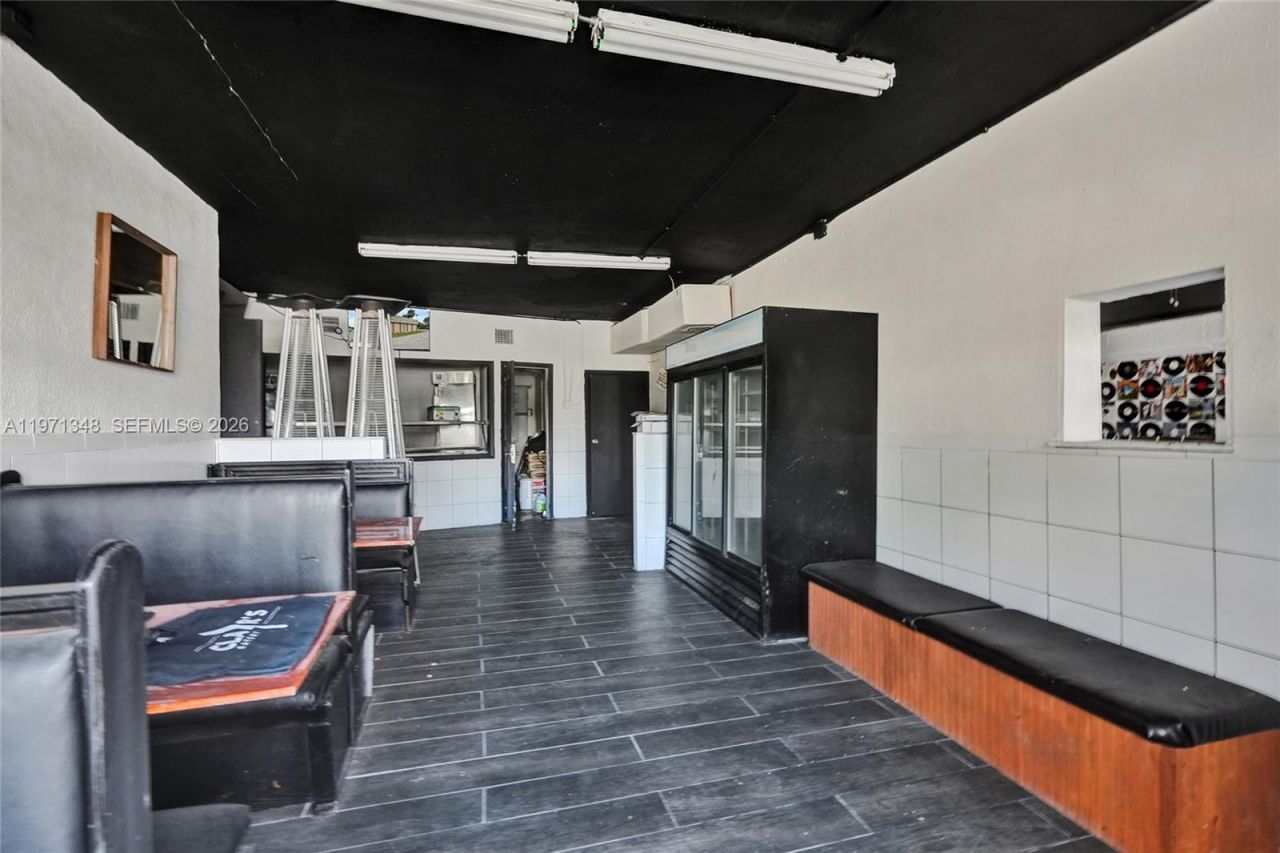 2990 W Sunrise Blvd, Fort Lauderdale, FL 33311 Photo