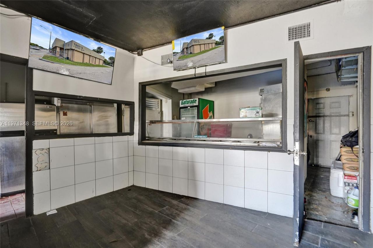2990 W Sunrise Blvd, Fort Lauderdale, FL 33311 Photo