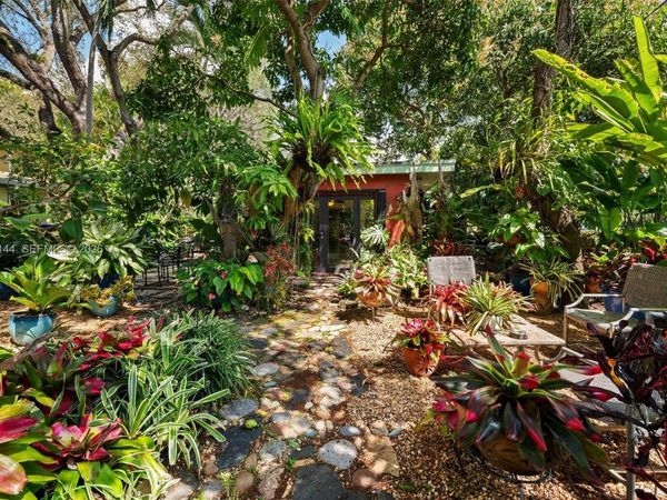 3820 Plaza St , Miami, FL 33133