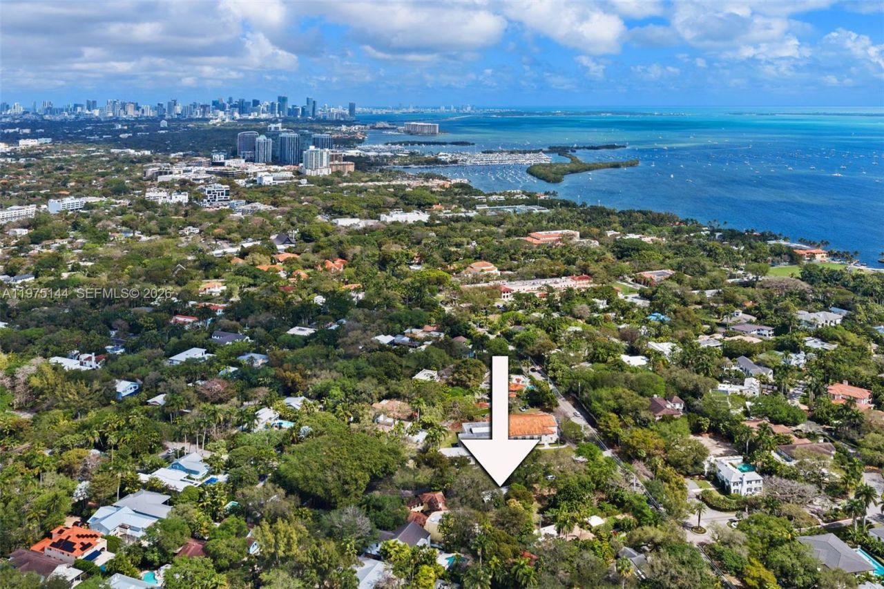 3820 Plaza St , Miami, FL 33133 Photo