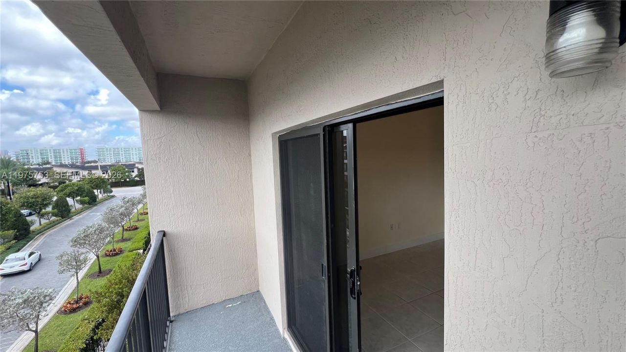 7915 NW 104th Ave , Unit 33, Doral, FL 33178 Photo