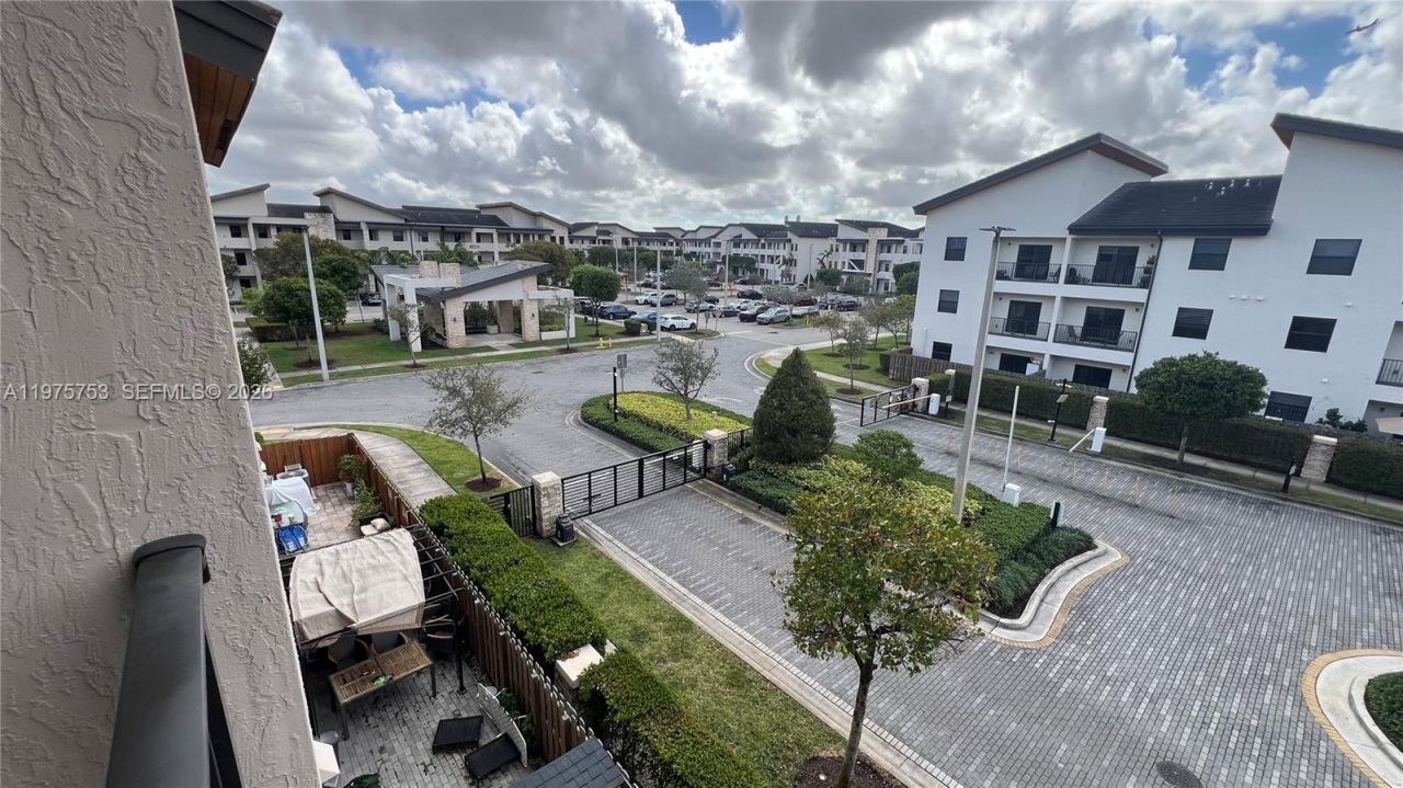 7915 NW 104th Ave , Unit 33, Doral, FL 33178 Photo