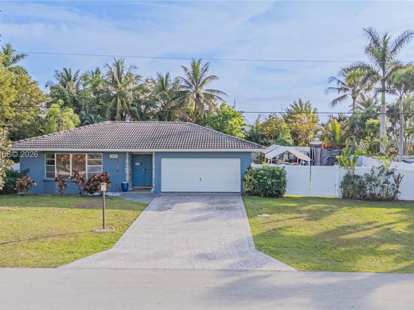 11400 Tara Dr, Plantation, FL 33325