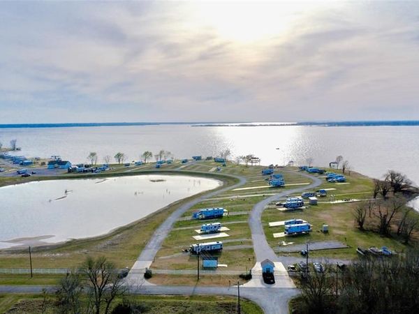 6084 Peninsula Road , Kerens, TX 75144