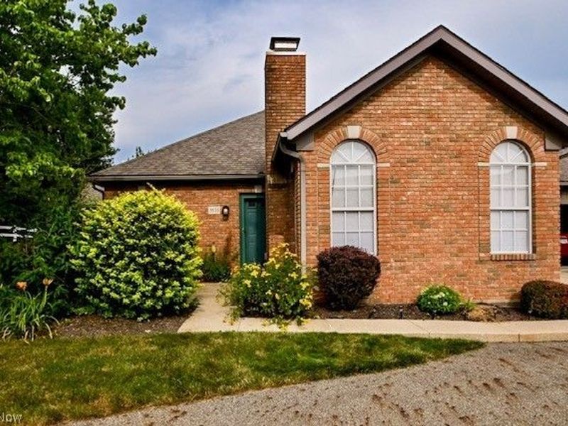 3633 Barrington Place NW, Canton, OH 44708 Photo 1