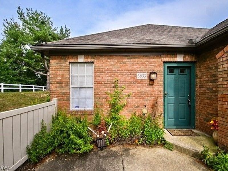 3633 Barrington Place NW, Canton, OH 44708 Photo 3