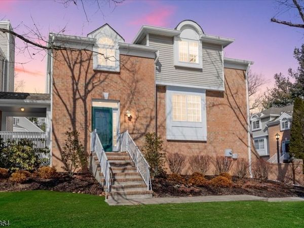 40 Primrose Ln, Long Hill, NJ 07933