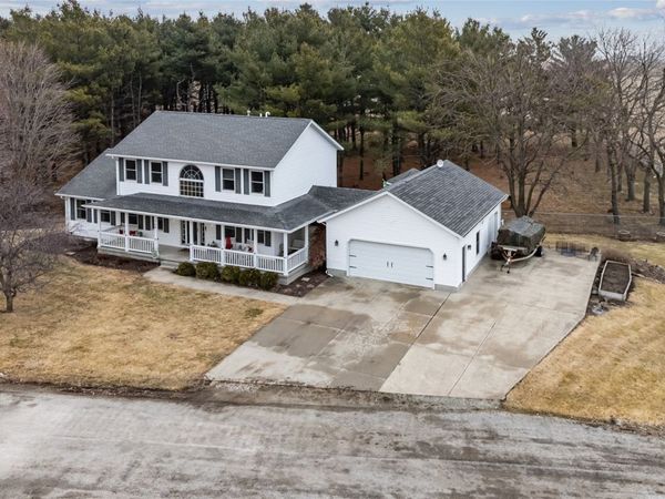 708 S Veverka Drive, Prairie City, IA 50228