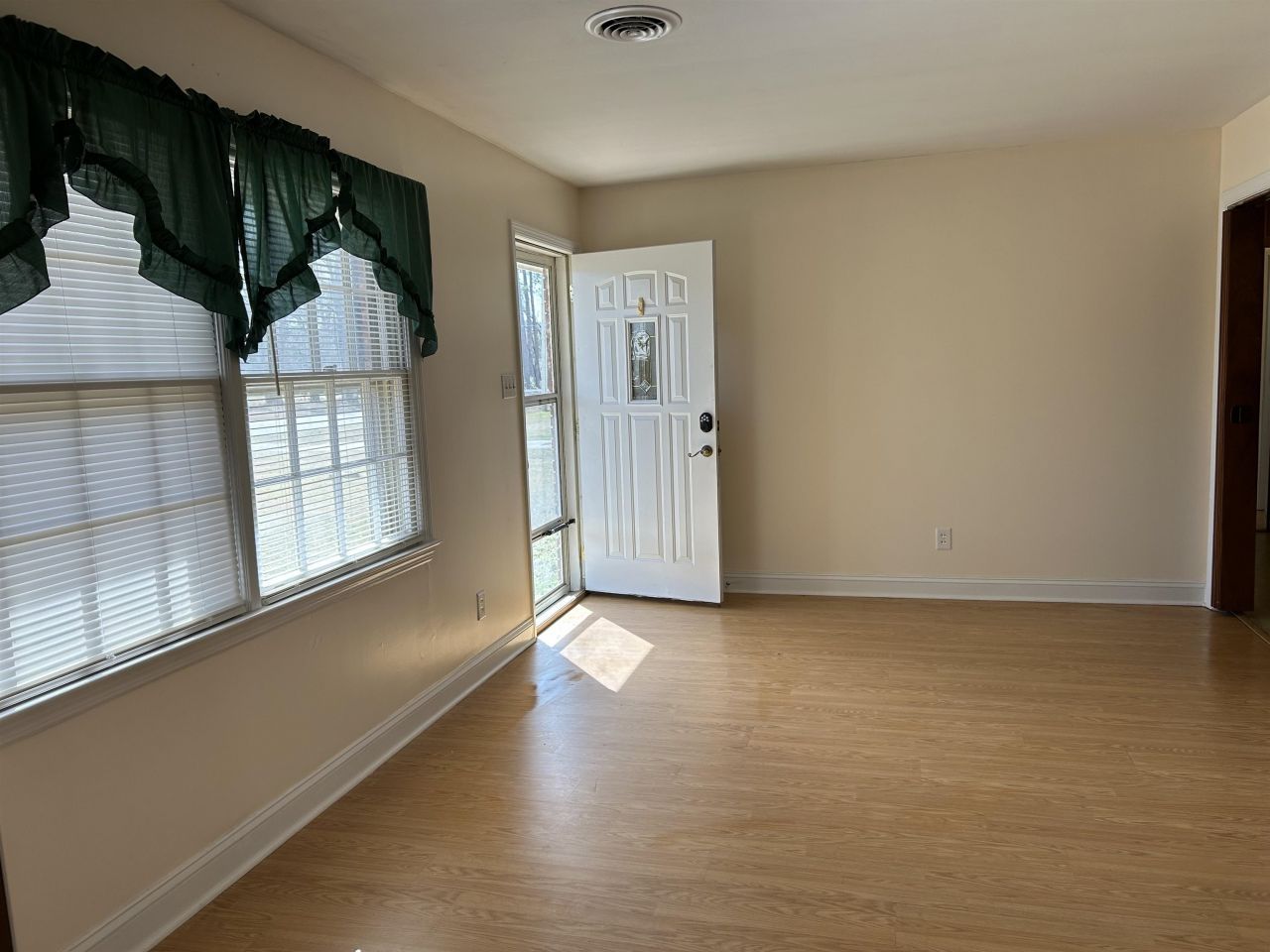 545 Hickory Ave. Photo 16