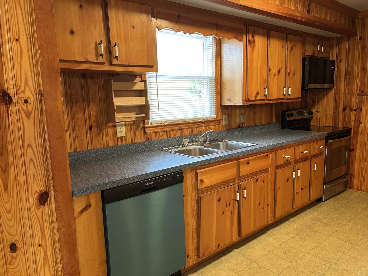 545 Hickory Ave. Photo 17