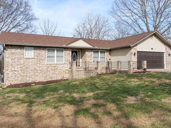102 Diamond Hill Court, Hollister, MO 65672