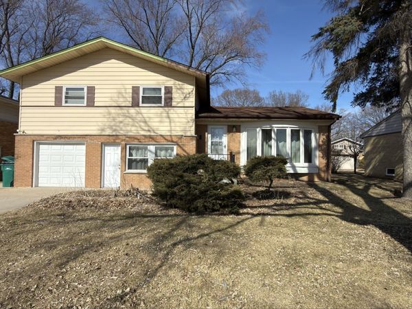 10 Linden Avenue , Buffalo Grove, IL 60089