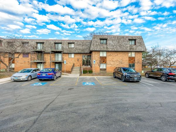 3 Oak Creek Drive , Unit 1406, Buffalo Grove, IL 60089