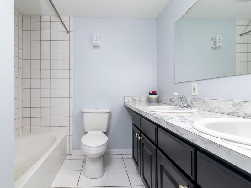 585 Hillsdale Drive, West Jefferson, OH 43162 Photo 11