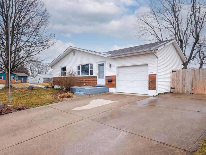 585 Hillsdale Drive, West Jefferson, OH 43162 Photo 27