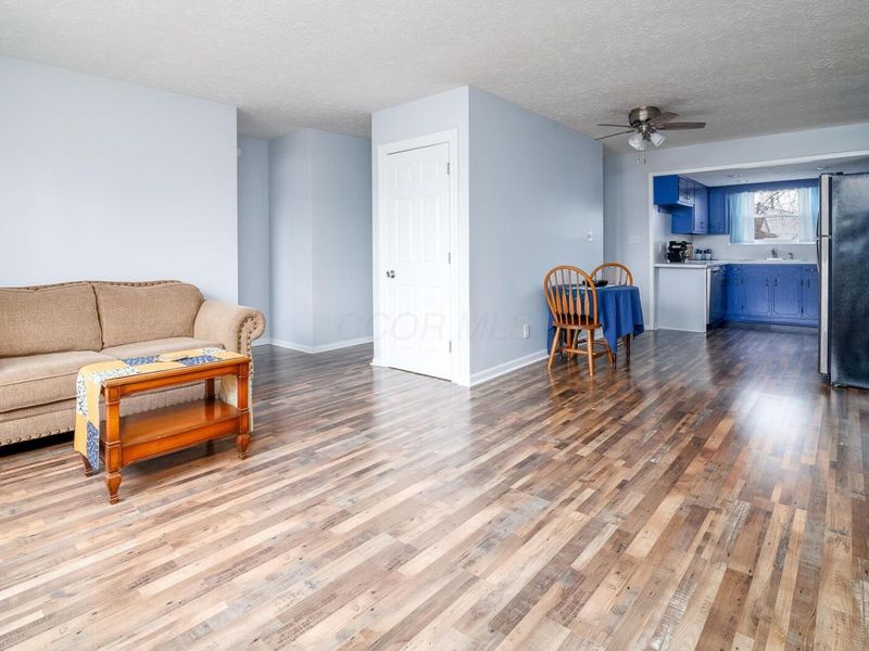 585 Hillsdale Drive, West Jefferson, OH 43162 Photo 3