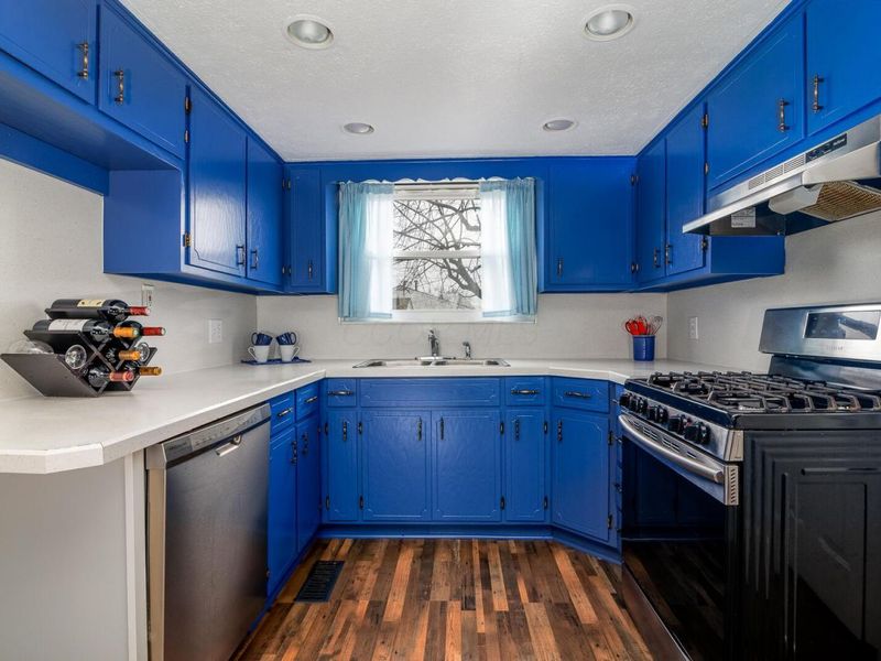 585 Hillsdale Drive, West Jefferson, OH 43162 Photo 9