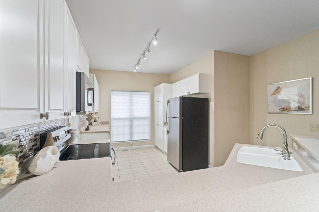 848 Harbor Place Drive Photo 14