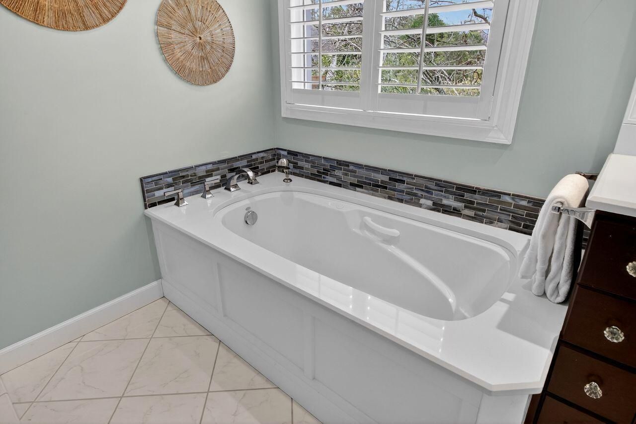 1551 Ben Sawyer Boulevard Photo 31