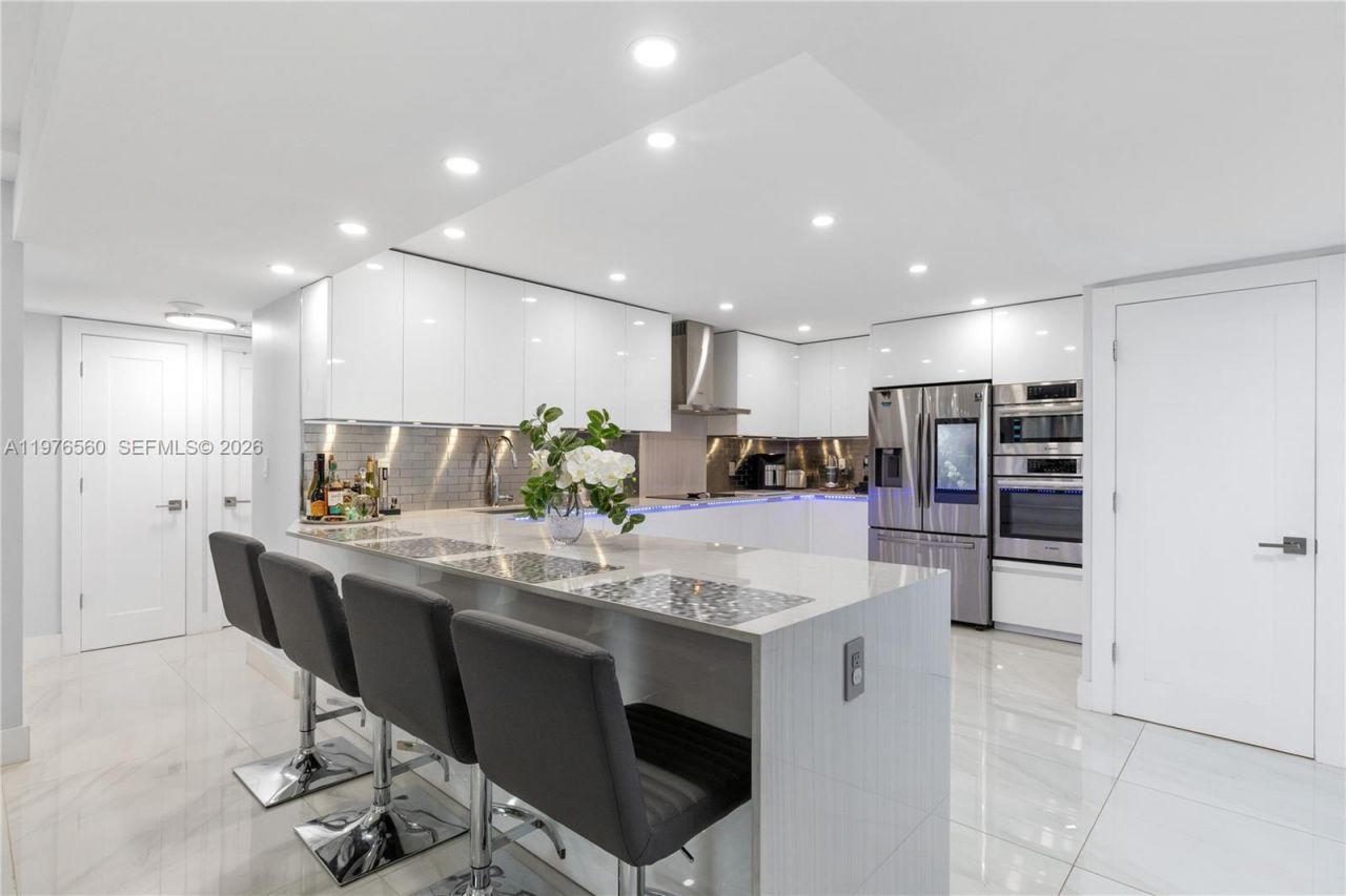 2500 Parkview Dr , Unit 1121, Hallandale Beach, FL 33009 Photo