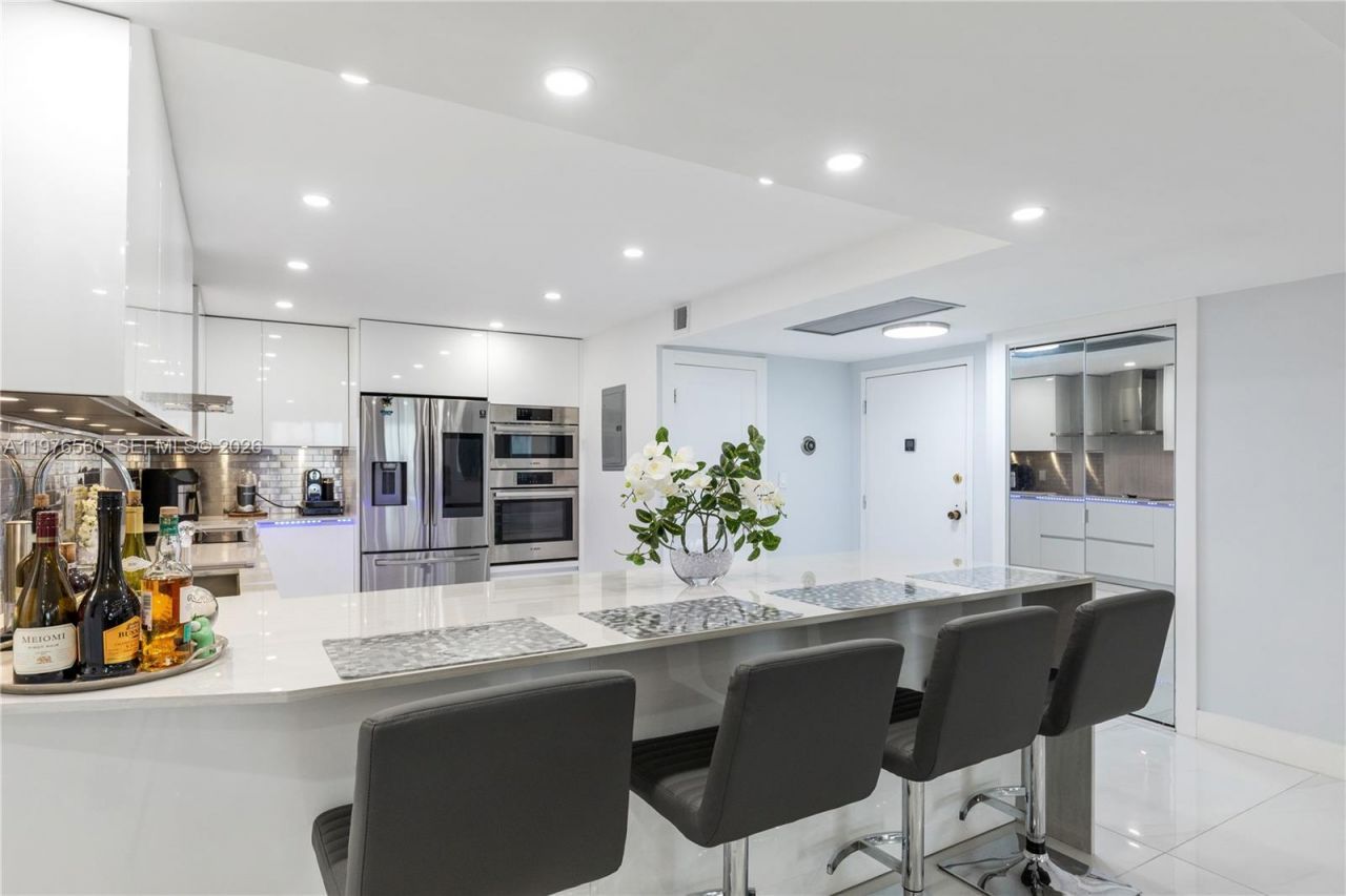 2500 Parkview Dr , Unit 1121, Hallandale Beach, FL 33009 Photo