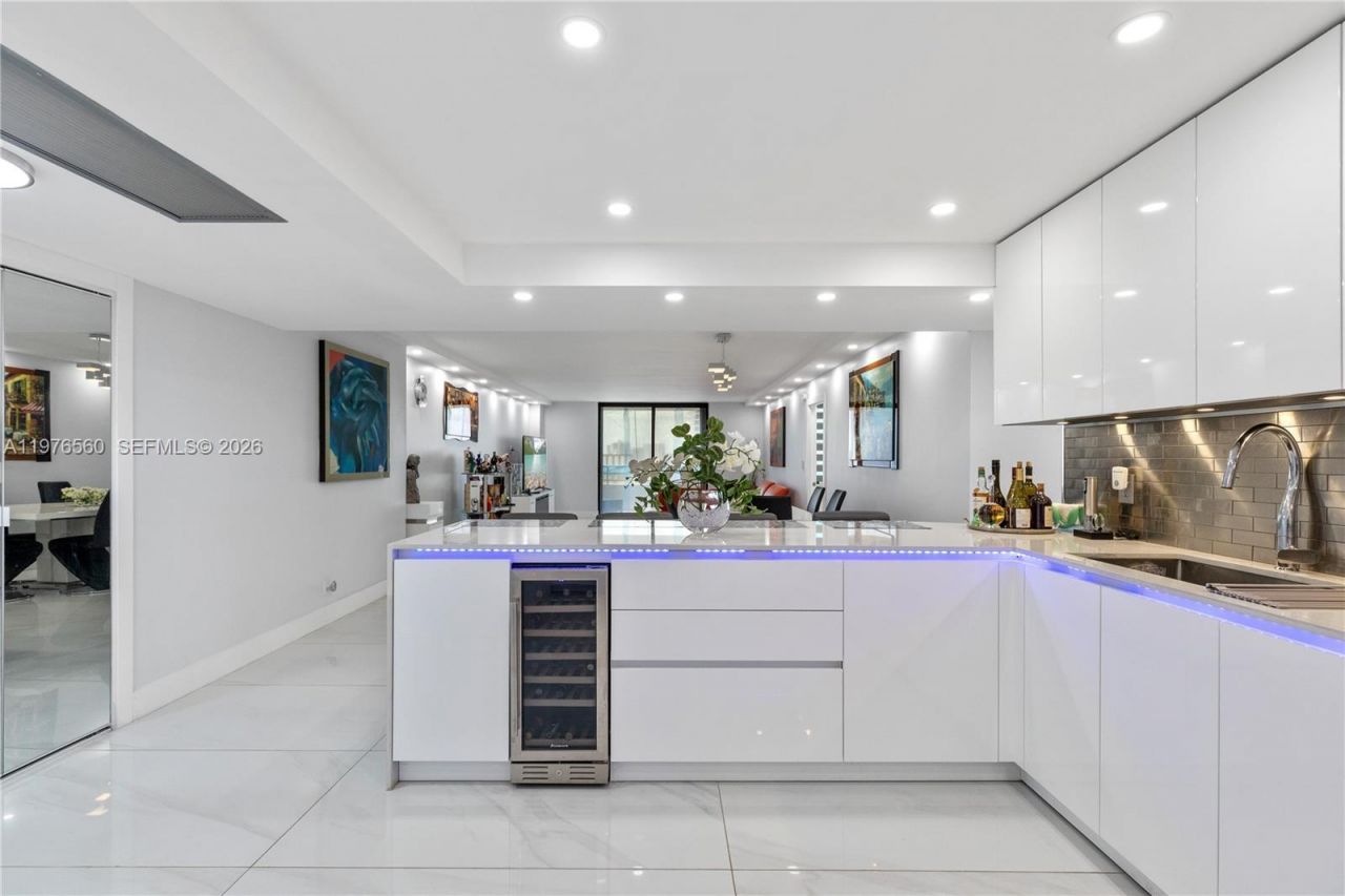 2500 Parkview Dr , Unit 1121, Hallandale Beach, FL 33009 Photo