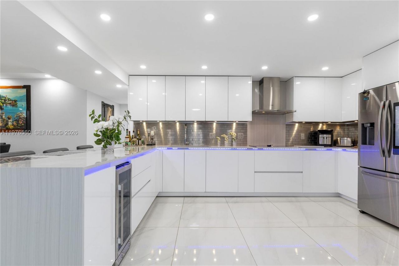 2500 Parkview Dr , Unit 1121, Hallandale Beach, FL 33009 Photo