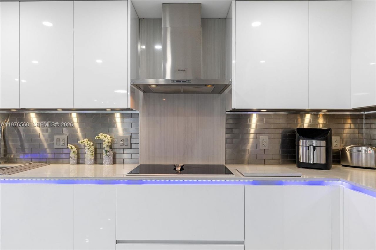 2500 Parkview Dr , Unit 1121, Hallandale Beach, FL 33009 Photo