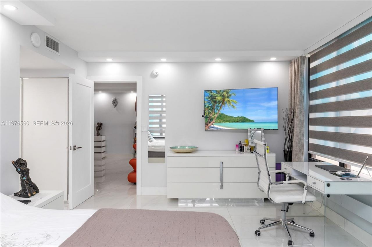 2500 Parkview Dr , Unit 1121, Hallandale Beach, FL 33009 Photo