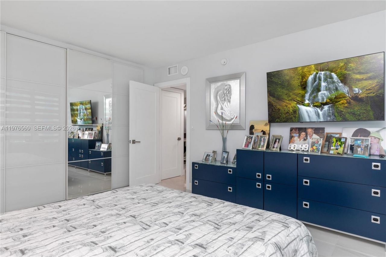 2500 Parkview Dr , Unit 1121, Hallandale Beach, FL 33009 Photo