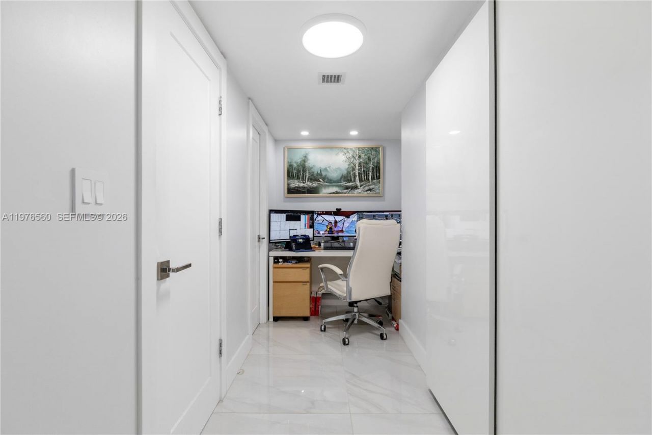 2500 Parkview Dr , Unit 1121, Hallandale Beach, FL 33009 Photo