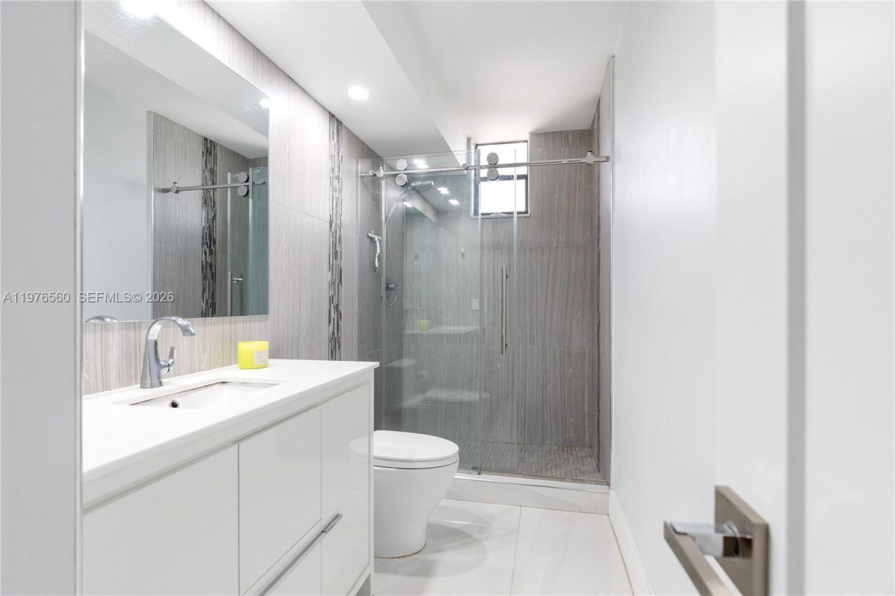 2500 Parkview Dr , Unit 1121, Hallandale Beach, FL 33009 Photo