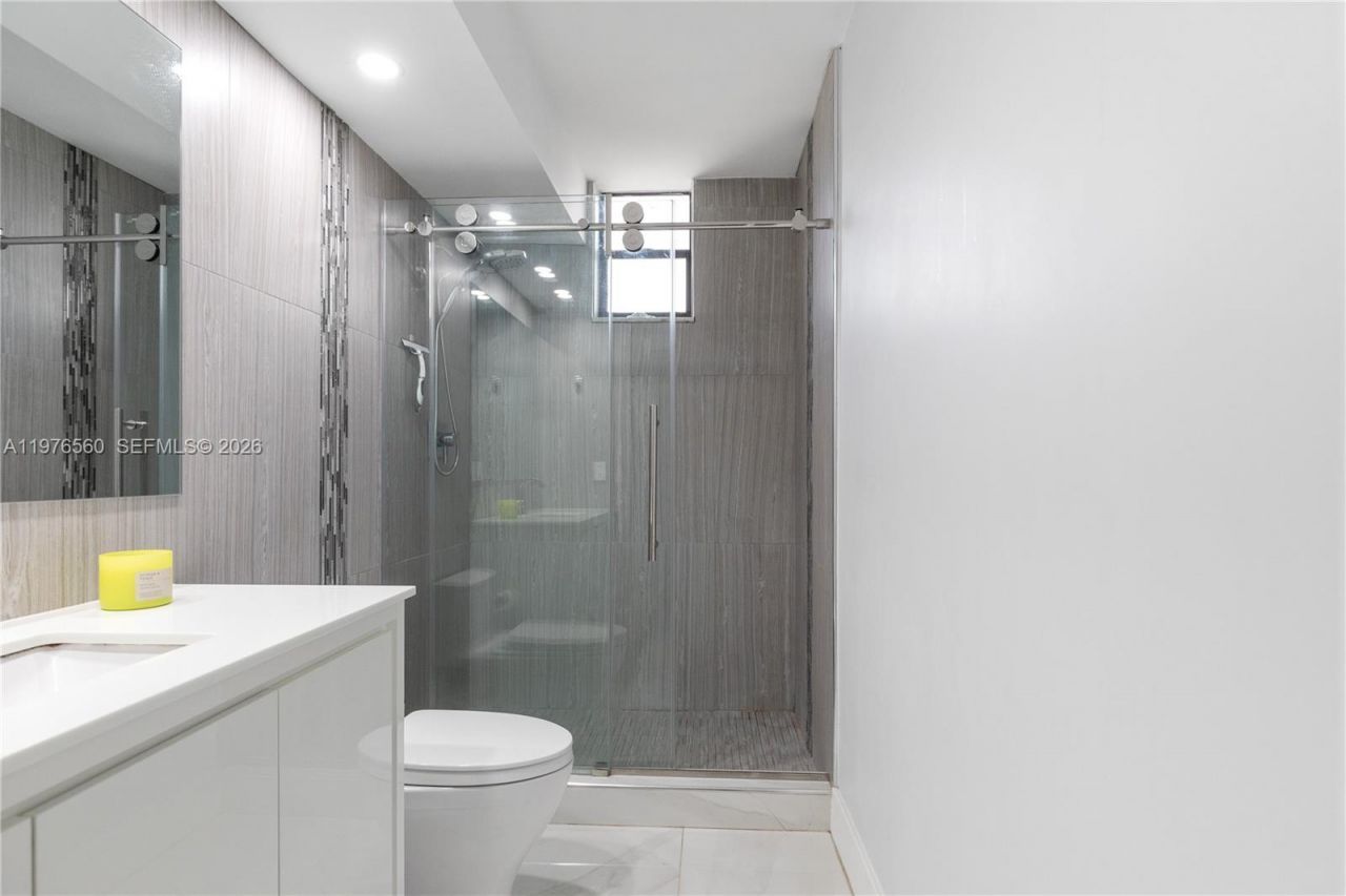 2500 Parkview Dr , Unit 1121, Hallandale Beach, FL 33009 Photo