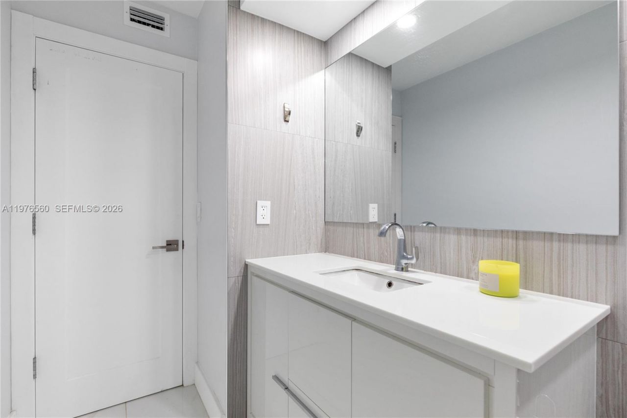 2500 Parkview Dr , Unit 1121, Hallandale Beach, FL 33009 Photo