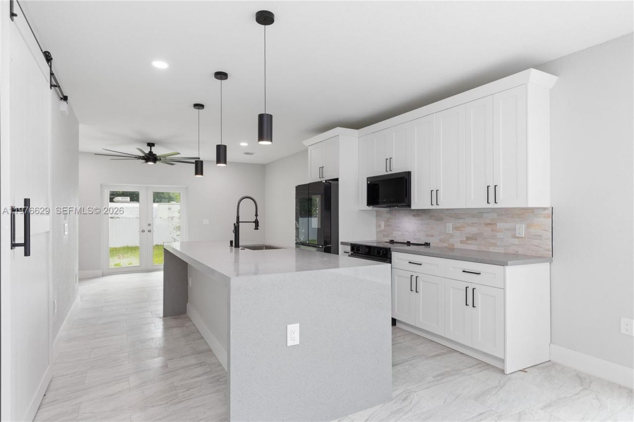 2742 NW 48th St , Unit 2738, Miami, FL 33142 Photo